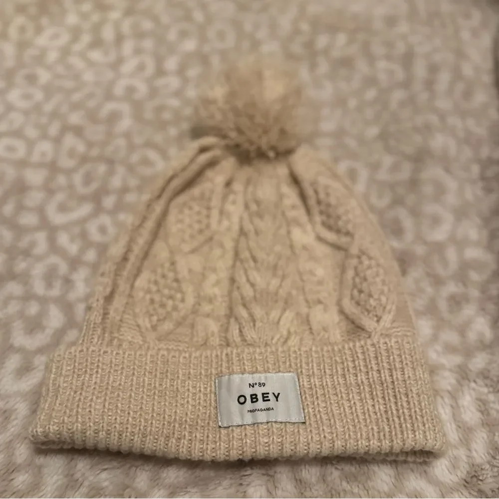Knitted PomPom Beanie